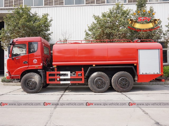 Side View of Fire Tank Truck - Dongfeng